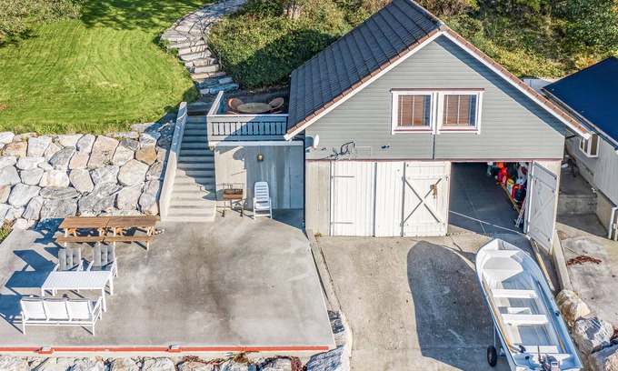 Hundeidvik House | Beautiful home in Hundeidvik