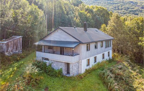 Luster House | Beautiful Home In Jostedal With Kitchen