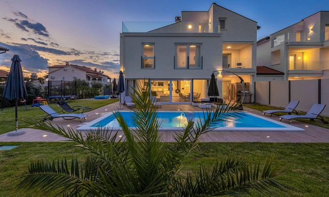 Rosini House | Beautiful home in Mihatovici with sauna