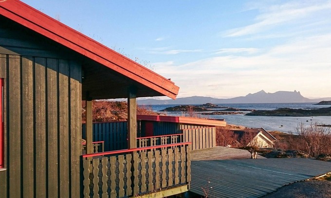 Offersøy House | Beautiful home in Offersøy with sauna