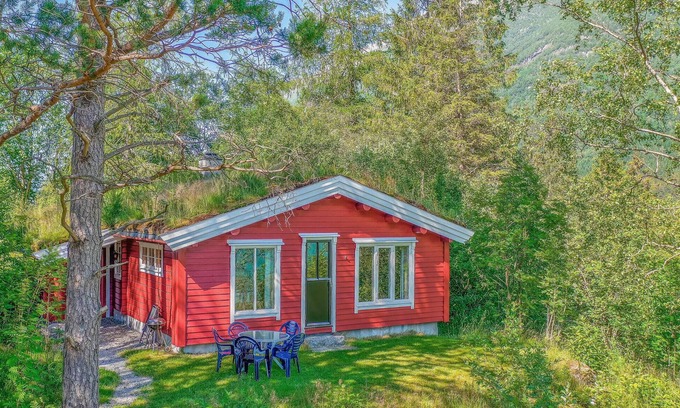 Olden House | Beautiful home in Olden with sauna