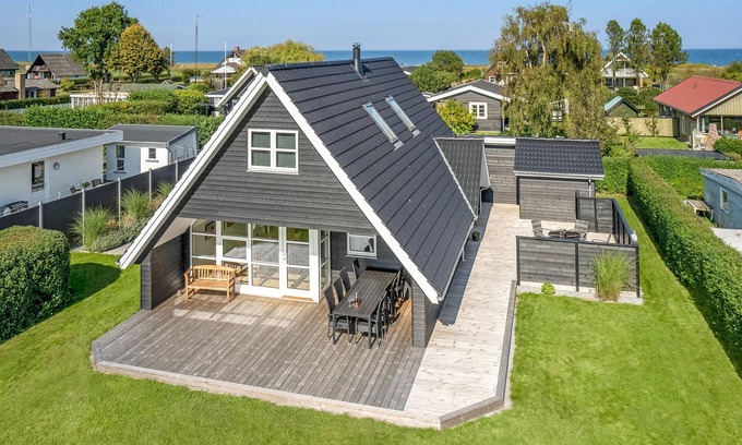 Tørresø House | Beautiful home in Otterup with kitchen