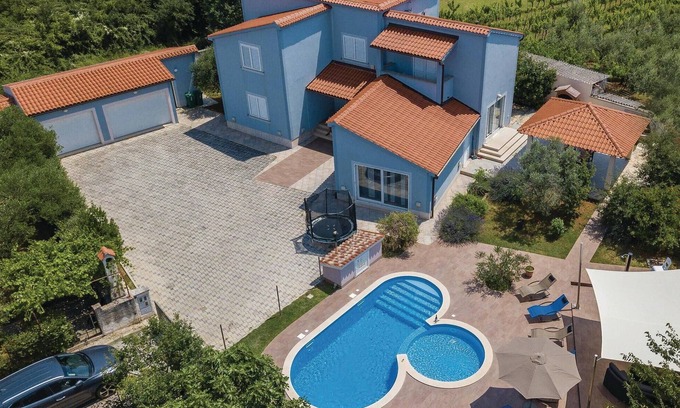 Valdebek House | Beautiful home in Pula with WiFi
