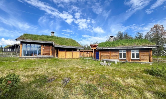 Vestre Slidre House | Beautiful home in Røn with sauna