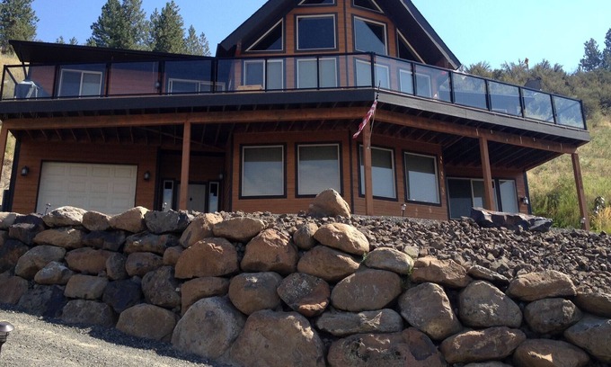 Davenport House | Beautiful home in Seven Bays with gorgeous views of Lake Roosevelt
