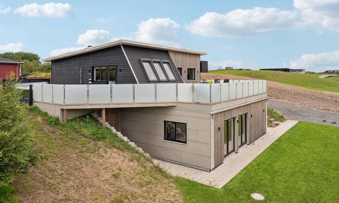 Lihme House | Beautiful home in Spøttrup with WiFi