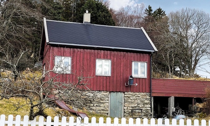 Sveio House | Beautiful home in Sveio with kitchen