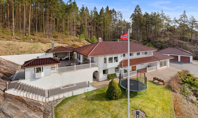 Tveit House | Beautiful home in Tveit