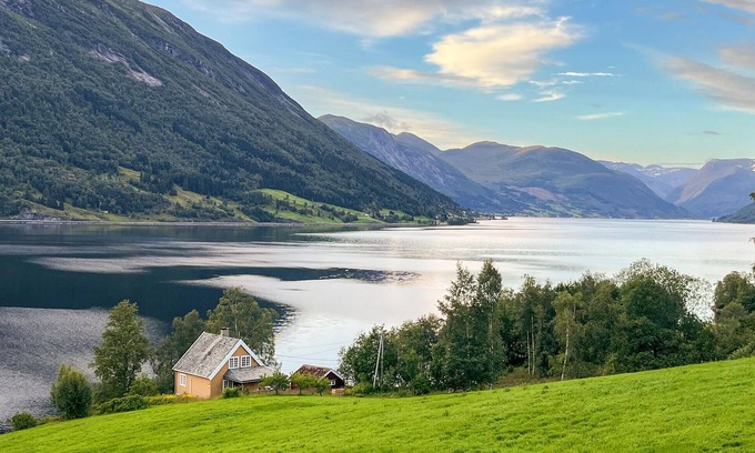 Jolster House | Beautiful home in Vassenden