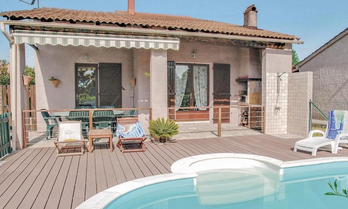 Venzolasca House | Beautiful home in Venzolasca with WiFi