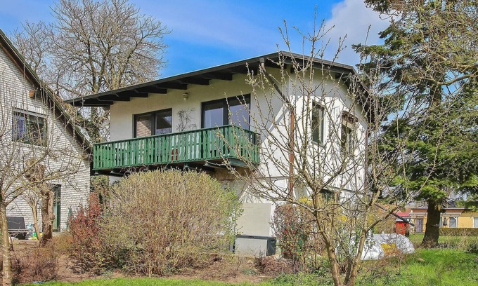 Verchen House | Beautiful home in Verchen with kitchen