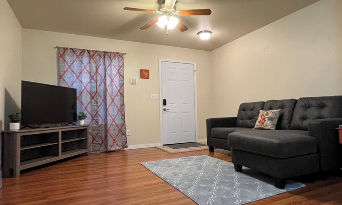 West Plains House | Beautiful Home in West Plains, 2Bed 2Bath, New Furniture