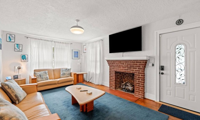 High Point House | Beautiful Home Less than 1 mile from High Point University.