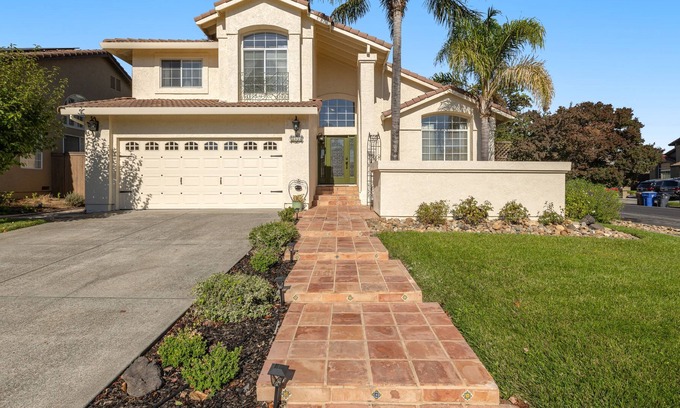 Napa House | Beautiful home with fireplace, enclosed yard, central AC & washer/dryer