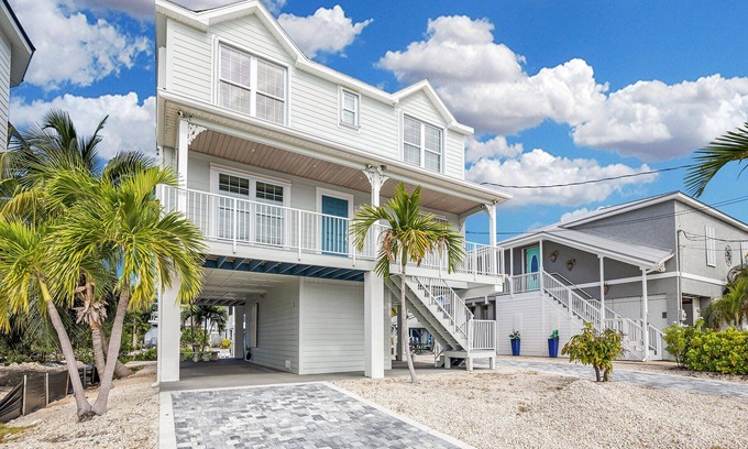 Little Torch Key House | Beautiful House on Canal - minutes to the Atlantic, no bridges