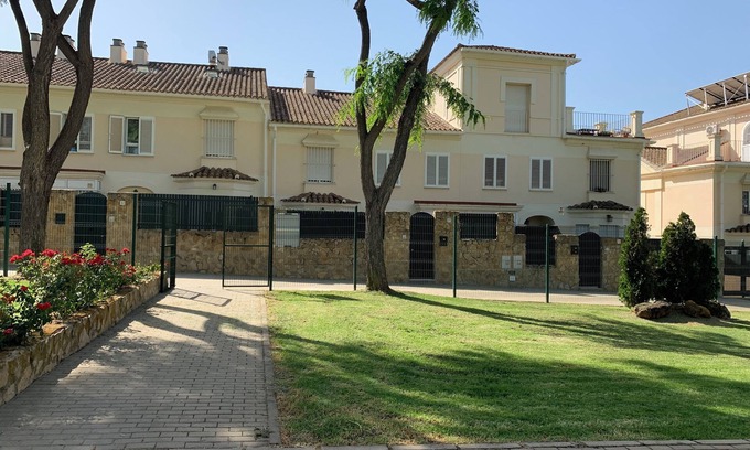 Tomares House | Beautiful house in idyllic setting