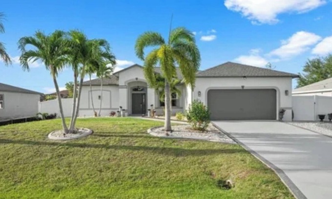 Diplomat House | Beautiful house in the heart of cape coralnwith all the comforts for you