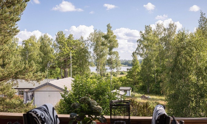 Knutby Ski Chalet | Beautiful house next to Burvik Golf of a high standard with a lake view | SE13010