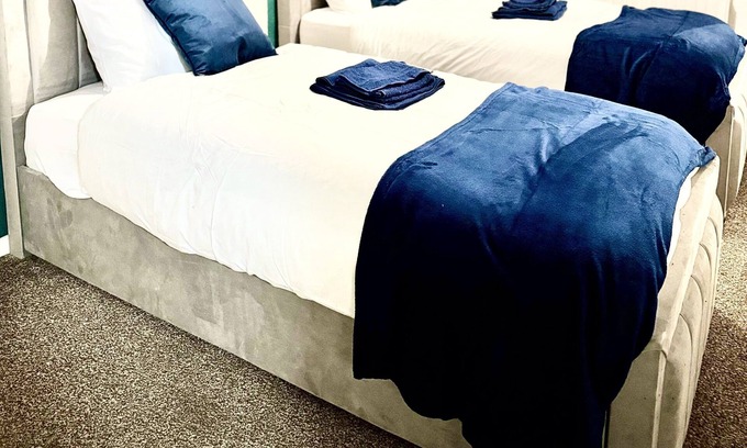 Belle Vue House | Beautiful House Sleeps 6 - close to city center with free parking.