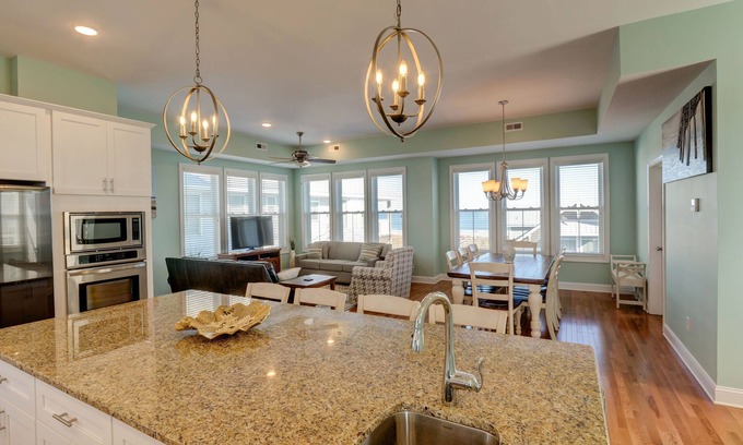 North Carolina Coast House | Beautiful house built in 2018 - 4 bed w/3 kings, mstr suite, priv. bch access!