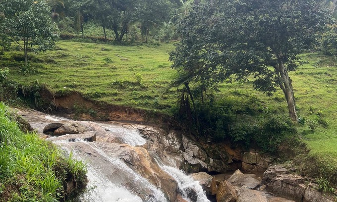 El Penol Ski Chalet | Beautiful House With Views To The Reservoir And Wonderful Waterfalls.