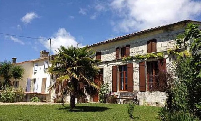 Saint-Fort-sur-Gironde House | Beautiful house with pool and large garden with stunning views