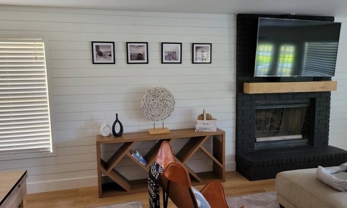 Granite Shoals House | Beautiful lakefront home with boat dock