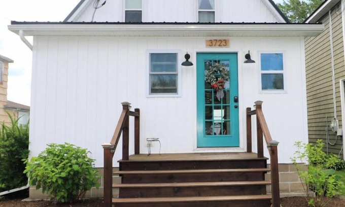 Greenhurst House | Beautiful lakefront cottage on Chautauqua Lake in a quiet setting!