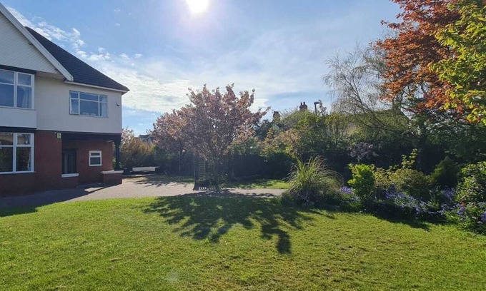 Lytham St. Anne's House | Beautiful Large Family Home With Games Room