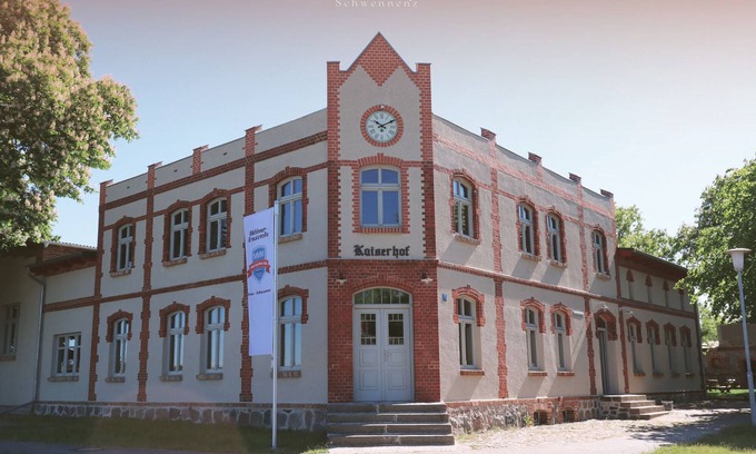 Uecker-Randow Apartment | Beautiful large apartment in Kaiserhof Schwennenz with large plot of land