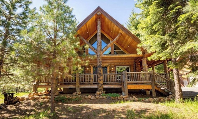 Klamath Falls Cabin | Beautiful Log Cabin in the Pines