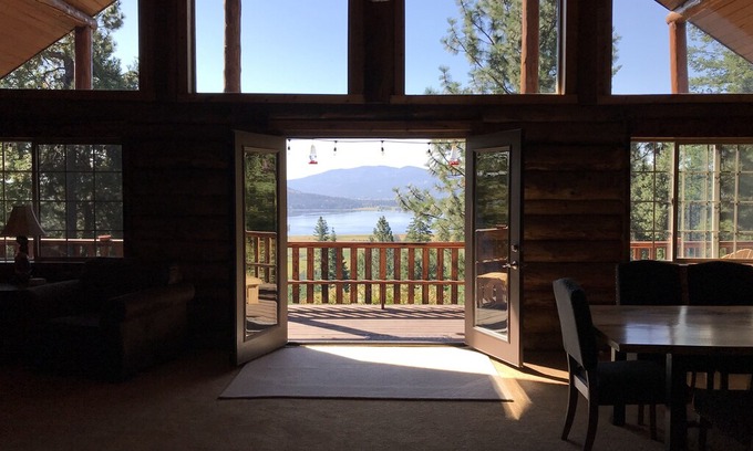 Post Falls Cabin | Beautiful Log Cabin with views of Hauser Lake