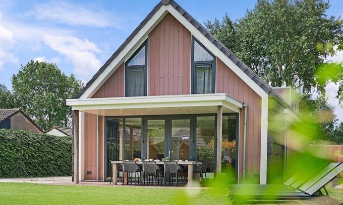 Ouddorp House | Beautiful luxury design holiday homes 2 minutes from the beach with large garden, jacuzzi, porch and trampoline (dogs allowed).