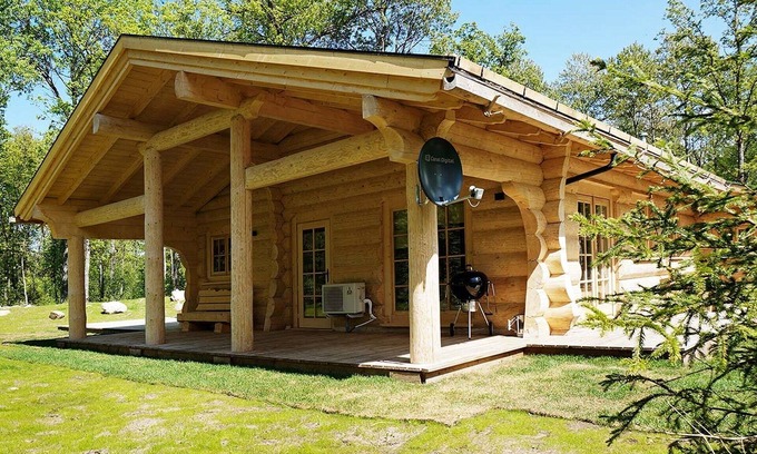 Vaxtorp Cabin | Beautiful luxury log cabin. Two private terrasses. Open fireplace. Pet friendly