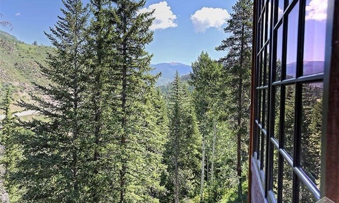 Intermountain House | Beautiful Luxury Mountain Retreat, Great For Families and Groups