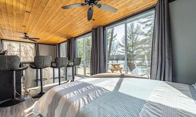 Algonquin Highlands Cabin | Beautiful Modern Bunkie on Boshkung Lake