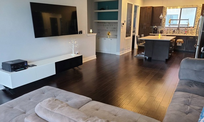 St. Petersburg - Clearwater House | Beautiful Modern Luxury Townhome Walkable to All