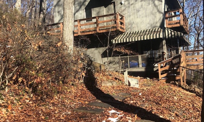 Lynchburg Cabin | Beautiful Mountain Cabin with amazing views