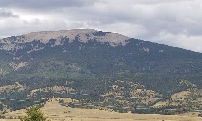 Eagle Nest House | Beautiful Mountain Views. Cozy/Quiet & centrally located to all the mountain fun