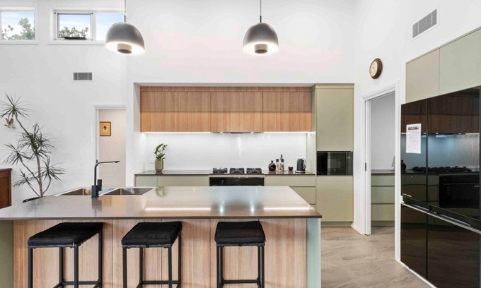 Tomakin House | Beautiful new home within metres of beaches