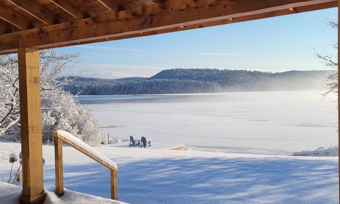 North Frontenac Cabin | Beautiful Norcan Lake Lodge - close to Calabogie Peaks, rec trails - 8 bedrooms