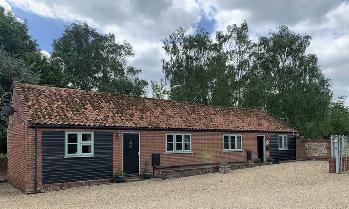 East Dereham Cottage | Beautiful Norfolk Flint Cottage in Rural Location
