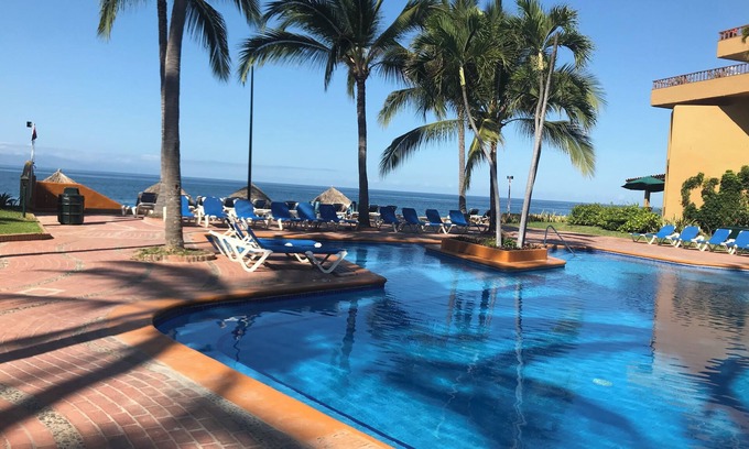 South Hotel Zone Condo | Beautiful oceanfront condo amid the palms of Los Tules