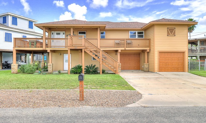 Rockport House | Beautiful oceanfront home with dock, central AC, & washer/dryer