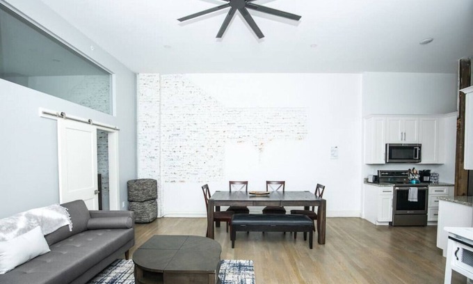 Old Port Apartment | Beautiful Old Port Apt-Downtown