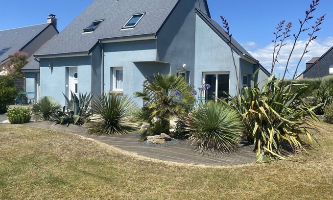 Bretteville-sur-Ay House | Beautiful private villa for 6 guests with WIFI, TV, terrace, pets allowed and parking