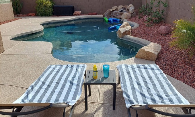 Peoria House | Beautiful Pool and Spectacular Modern Home! Your Arizona Sunshine Oasis Awaits!