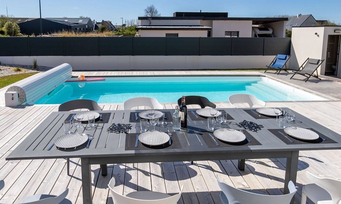 Brignogan-Plage House | Beautiful private villa for 10 people with WIFI, private pool, TV, terrace and pets allowed