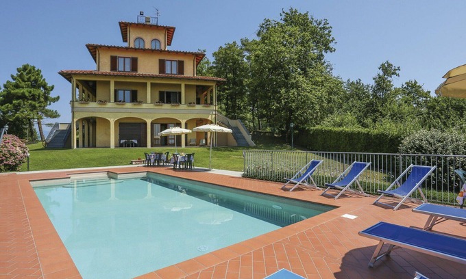 Giugnano Villa | Beautiful private villa for 16 people with WIFI, private pool, TV, terrace and pets allowed