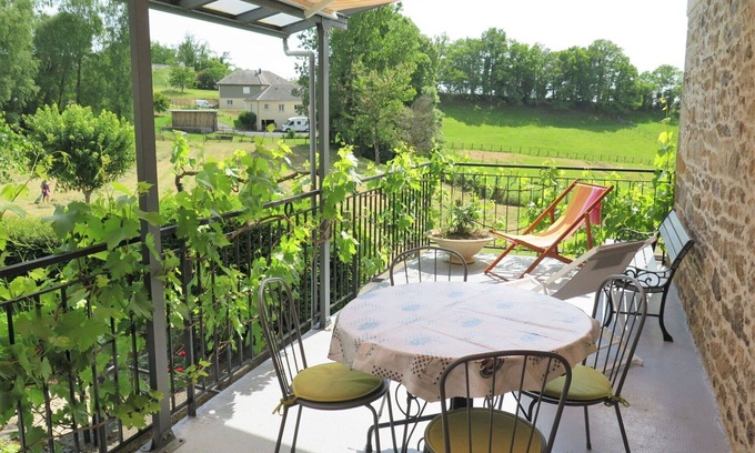Lascaux Villa | Beautiful private villa for 4 guests with TV, terrace, pets allowed, panoramic view and parking